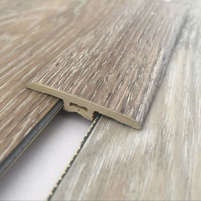 Lunghezza di legno 2400mm dell'isolamento acustico del bordo di bordatura degli accessori della pavimentazione del PVC del grano