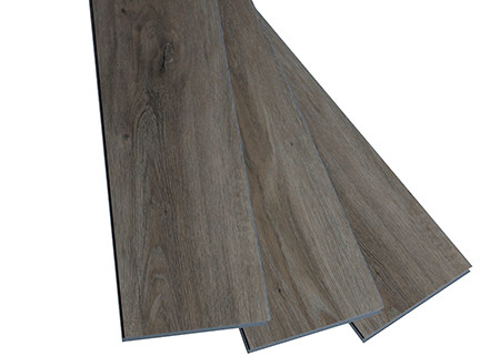 Vinile di legno del PVC di sguardo che pavimenta il grado facile di indice B1 della prova di fuoco dell'installazione