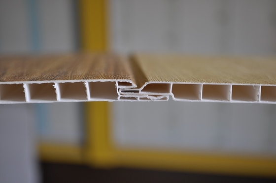 La forma leggera del quadrato/rettangolo dei pannelli per soffitti del PVC del bagno ha personalizzato il modello