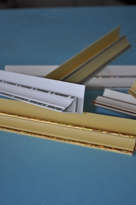 Resina del PVC del materiale degli accessori delle mattonelle del soffitto/carbonato di calcio principali a prova d'umidità laminati